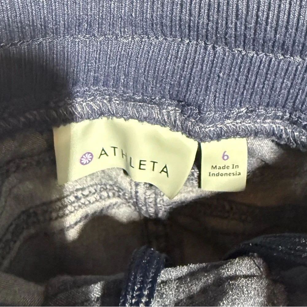 Athleta Shasta Convertible Hiking Pants, Dark Blue, Size 6 - Picture 8 of 8